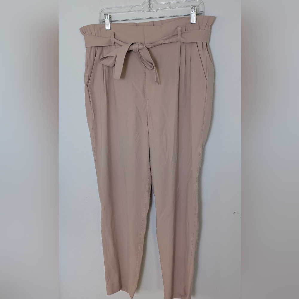Calvin Klein Blush Pink Paperbag Cropped Pants Size 14 Belt  Formal Work EUC